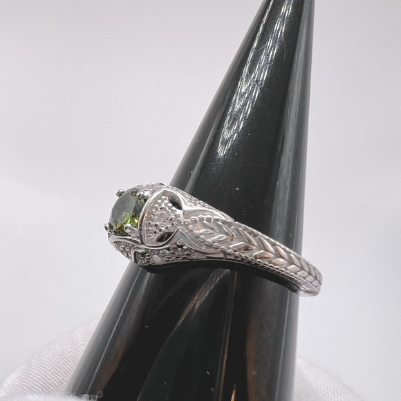 .925 Sterling Silver Vintage Inspired Simulated Peridot Cz Ring - Picture 7 of 17